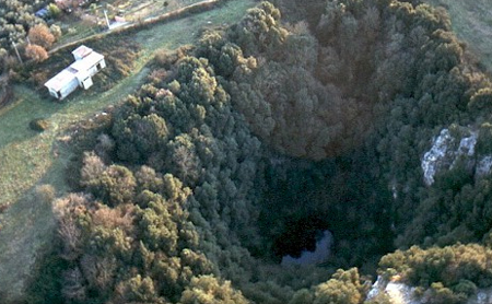 Pozzo del Merro (lake)