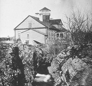 Historic photograph of the Ojamo mine and manor
