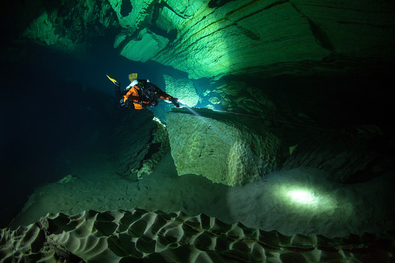 A cave diver in Pluragrotta